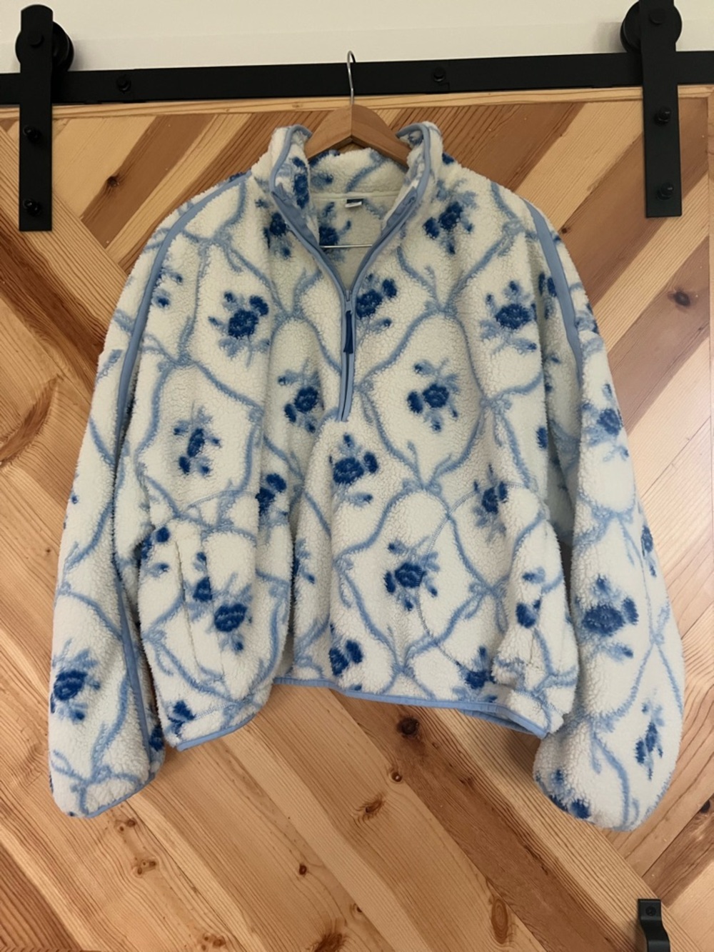 Old Navy Cozy Cropped Floral Sherpa Half-Zip Pullover in Cream and Blue